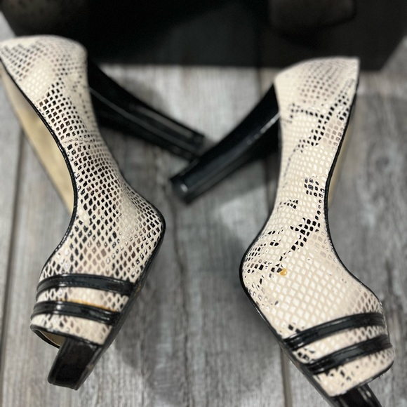 White Black Market 4” Patent Leather Block Heels Reptile Pattern - 6 - Picture 4 of 7